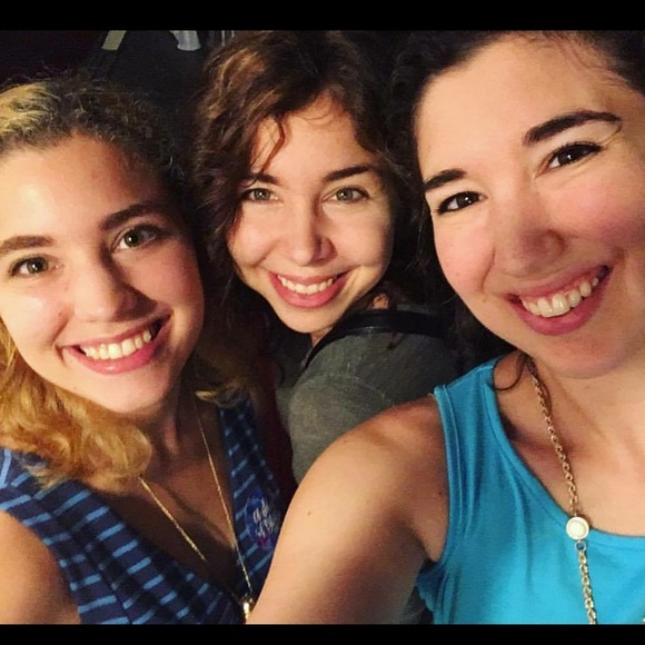 Meet the Posh Reinhards: Paige & Kelsey - Picture 1 of 2